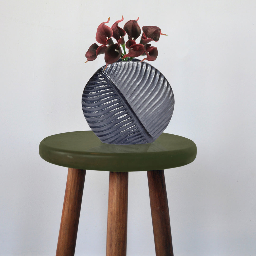 Aluminium-Casted Leaf Shaped Centerpiece Flower Table Vase, Two Tone Grey 7.5 Inch Image 3