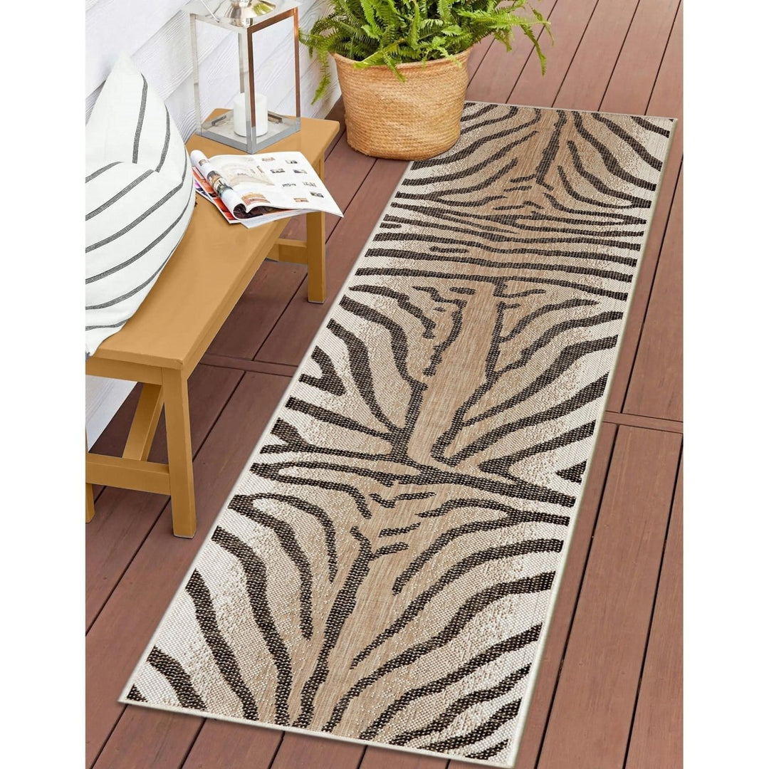 Liora Manne Carmel Zebra Indoor Outdoor Area Rug Sand Image 3
