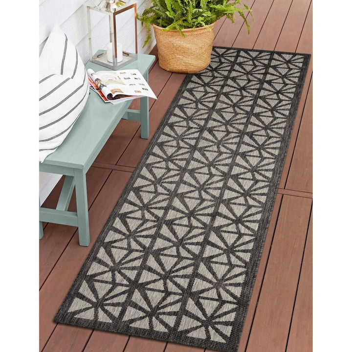 Liora Manne Carmel Tonga Tile Indoor Outdoor Area Rug Black Image 5