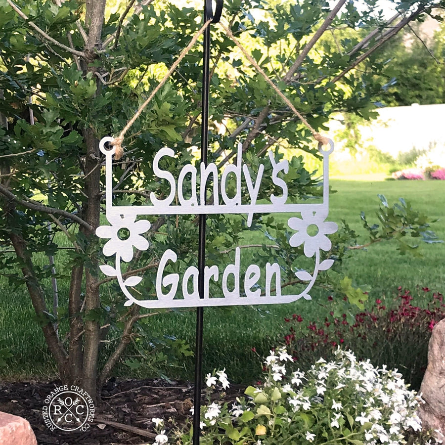 Garden Hanger Sign - 2 Styles - Decorative Garden Signs Gifts for Men and Women Image 1