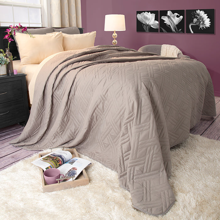 Lavish Home Solid Color Bed Quilt - Twin - Silver Image 1