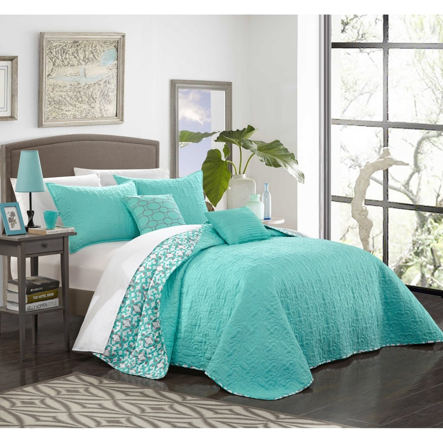 5 Piece Nalla Quilted Flor De Lis Patterned REVERSIBLE Printed Quilt Set, Shams and Decorative Pillows included Image 1