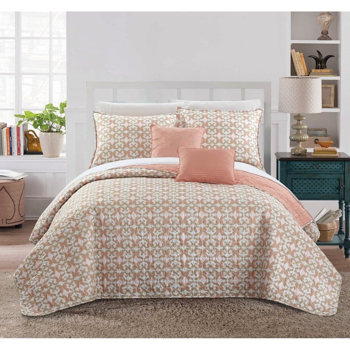5 Piece Nalla Quilted Flor De Lis Patterned REVERSIBLE Printed Quilt Set, Shams and Decorative Pillows included Image 5
