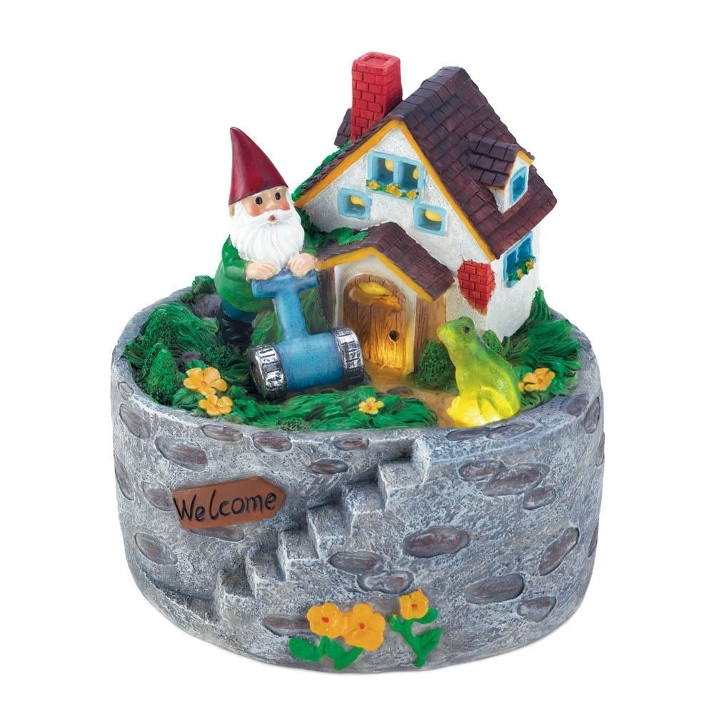 STORYBOOK HOME GNOME SOLAR STATUE Image 1