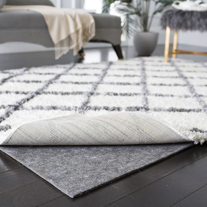 SAFAVIEH Durable Hard Surface and Carpet Non-Slip Rug Pad Image 2