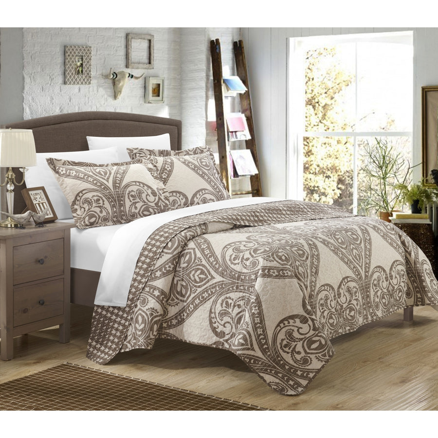 3 or 2 Piece Revenna REVERSIBLE printed Quilt Set. Front a traditional pattern and Reverses into a houndstooth pattern Image 1