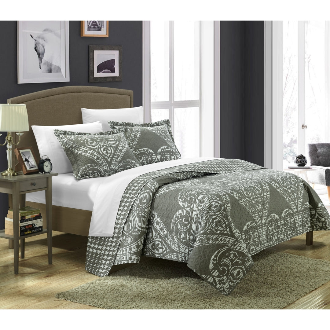 3 or 2 Piece Revenna REVERSIBLE printed Quilt Set. Front a traditional pattern and Reverses into a houndstooth pattern Image 3