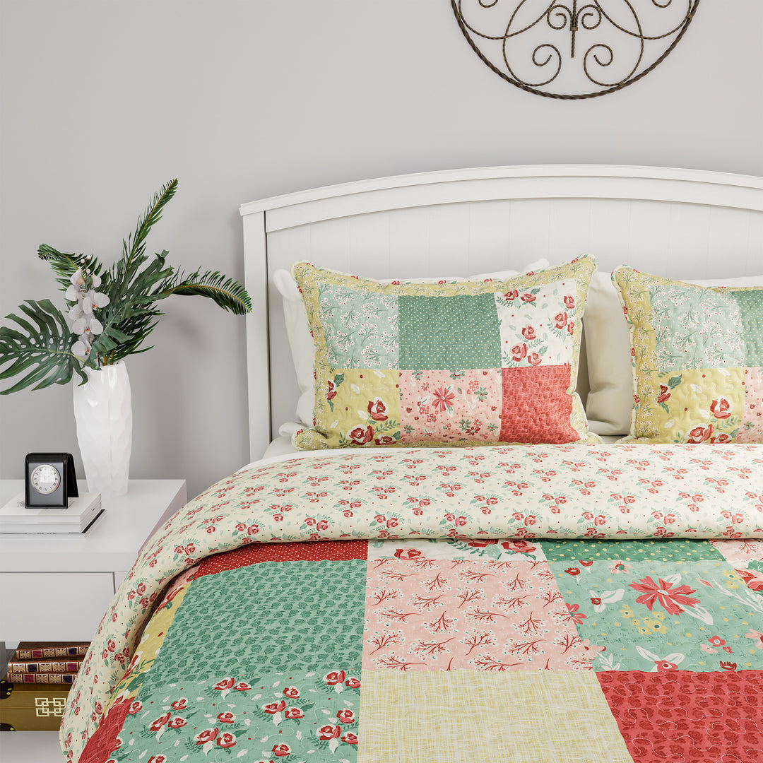 Green Floral Patchwork 3 Pieces Boho Quilt Set with 2 Pillow Shams – Wongs  Bedding