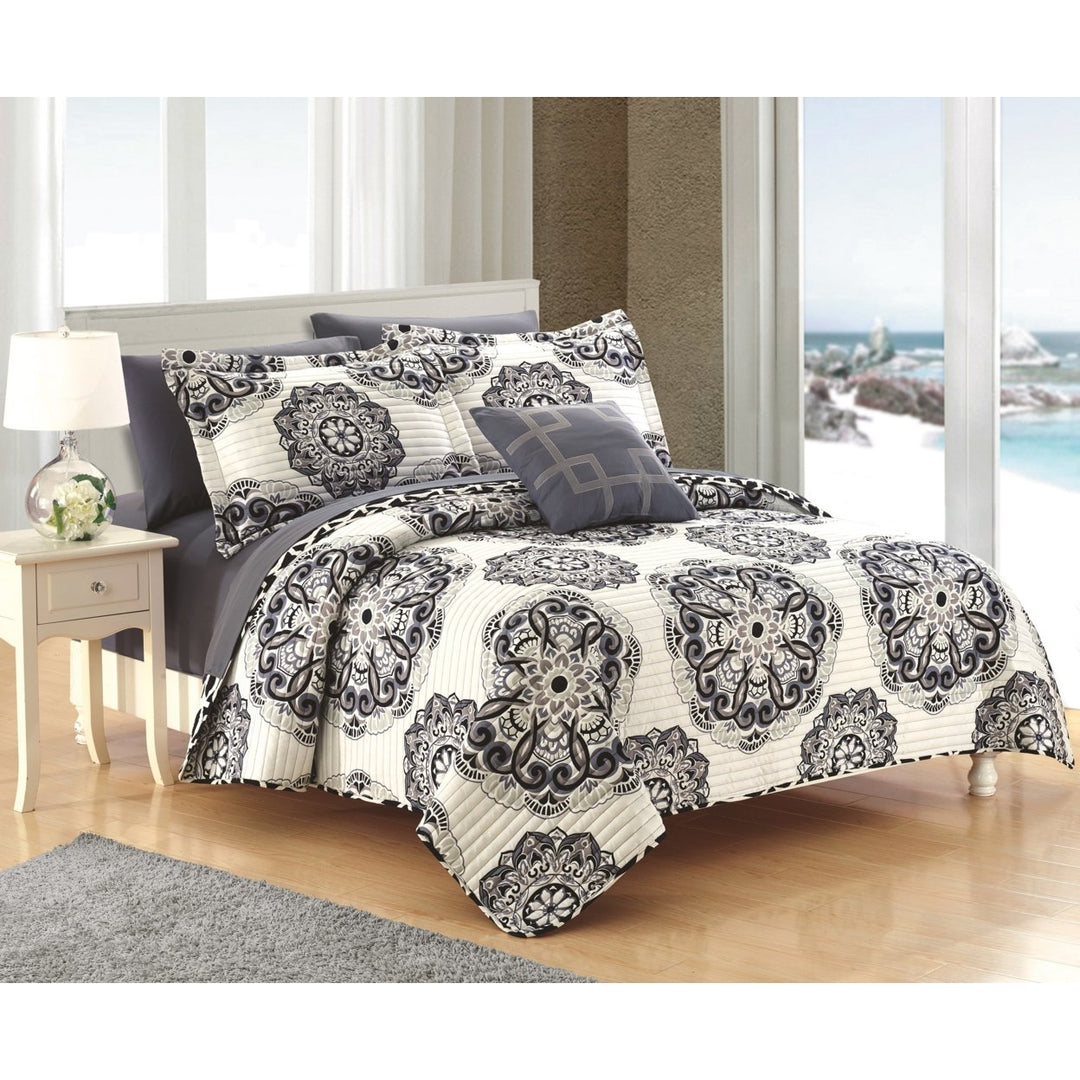 Mirador 4- or 3-Piece Reversible Printed Microfiber Quilt Set, Mult. Colors Image 1