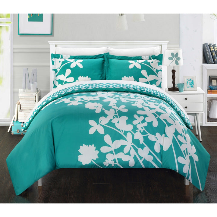 3 Piece Amaryllis Reversible large scale floral design printed with diamond pattern reverse Duvet Cover Set Image 4