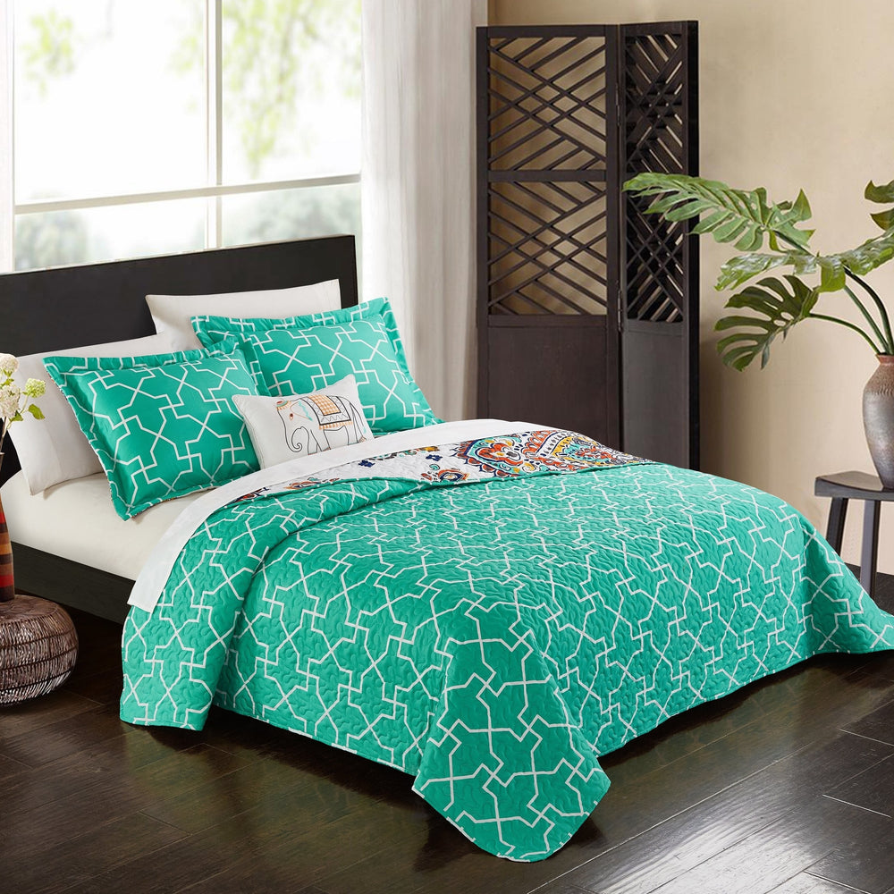 Chagir 3- or 4-Piece Reversible Quilt Contemporary Bedding Set Image 2