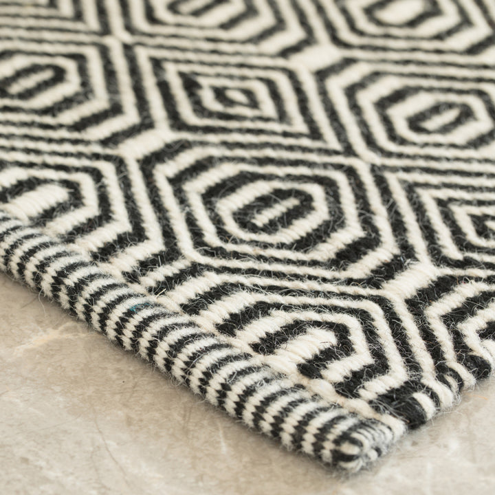 Handwoven Black and White Geometric Wool Flatweave Kilim Area Rug, 2 x 3 Image 5