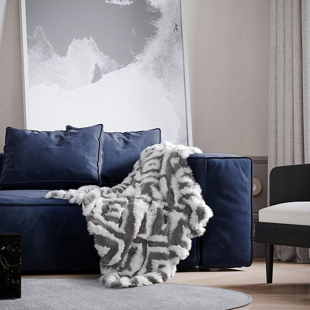 Ammar Throw-Luxuriously Soft-Ikat Diamond Design-Fluffy Cozy Texture Image 3