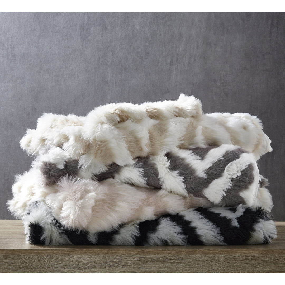 Ammar Throw-Luxuriously Soft-Ikat Diamond Design-Fluffy Cozy Texture Image 9