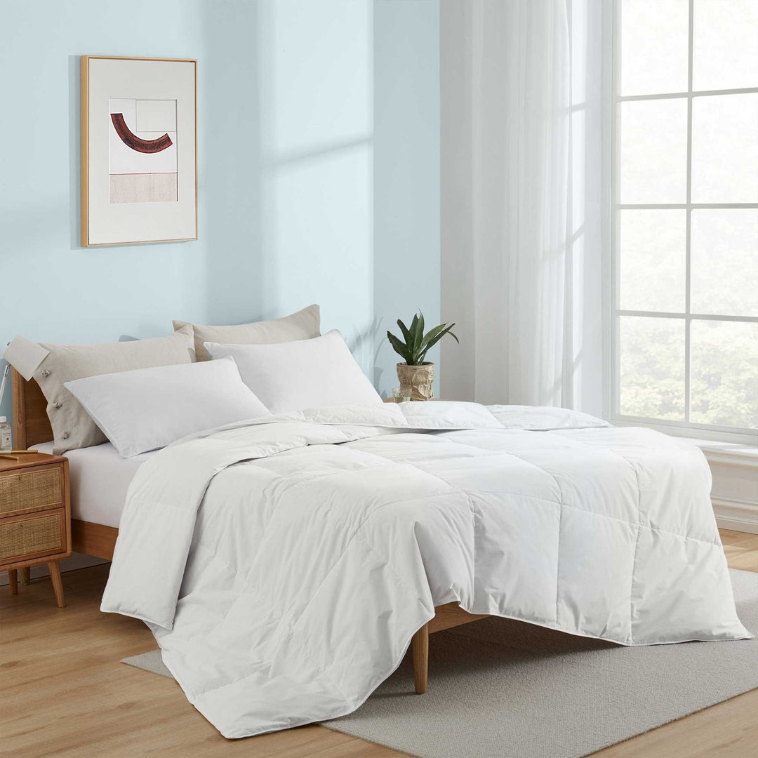 Lightweight White Goose Down and UltraFeather Comforter Image 3