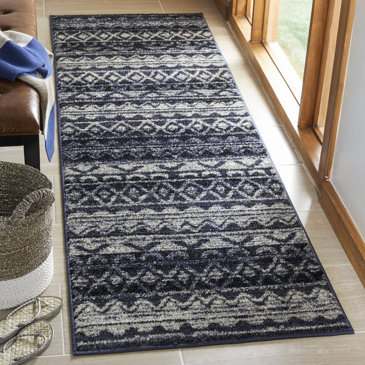 SAFAVIEH Adirondack Collection ADR119M Ivory / Navy Rug Image 3