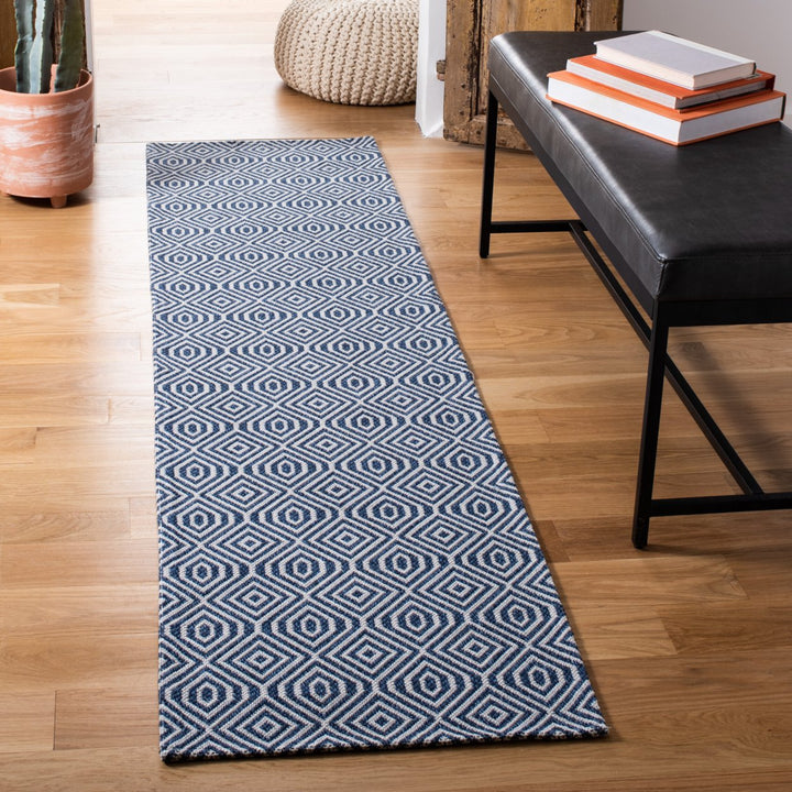 SAFAVIEH Augustine Collection AGT401M Navy/Light Grey Rug Image 2