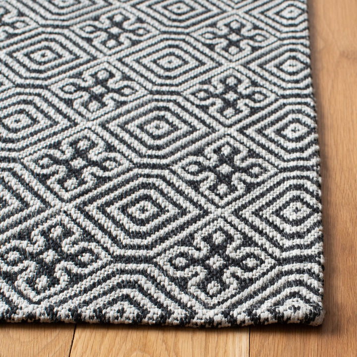 SAFAVIEH Augustine AGT402H Black / Light Grey Rug Image 5