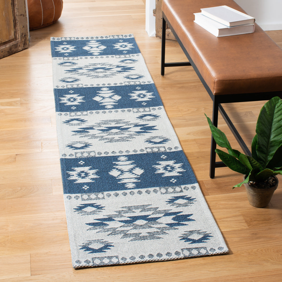 SAFAVIEH Augustine Collection AGT426N Navy / Creme Rug Image 2