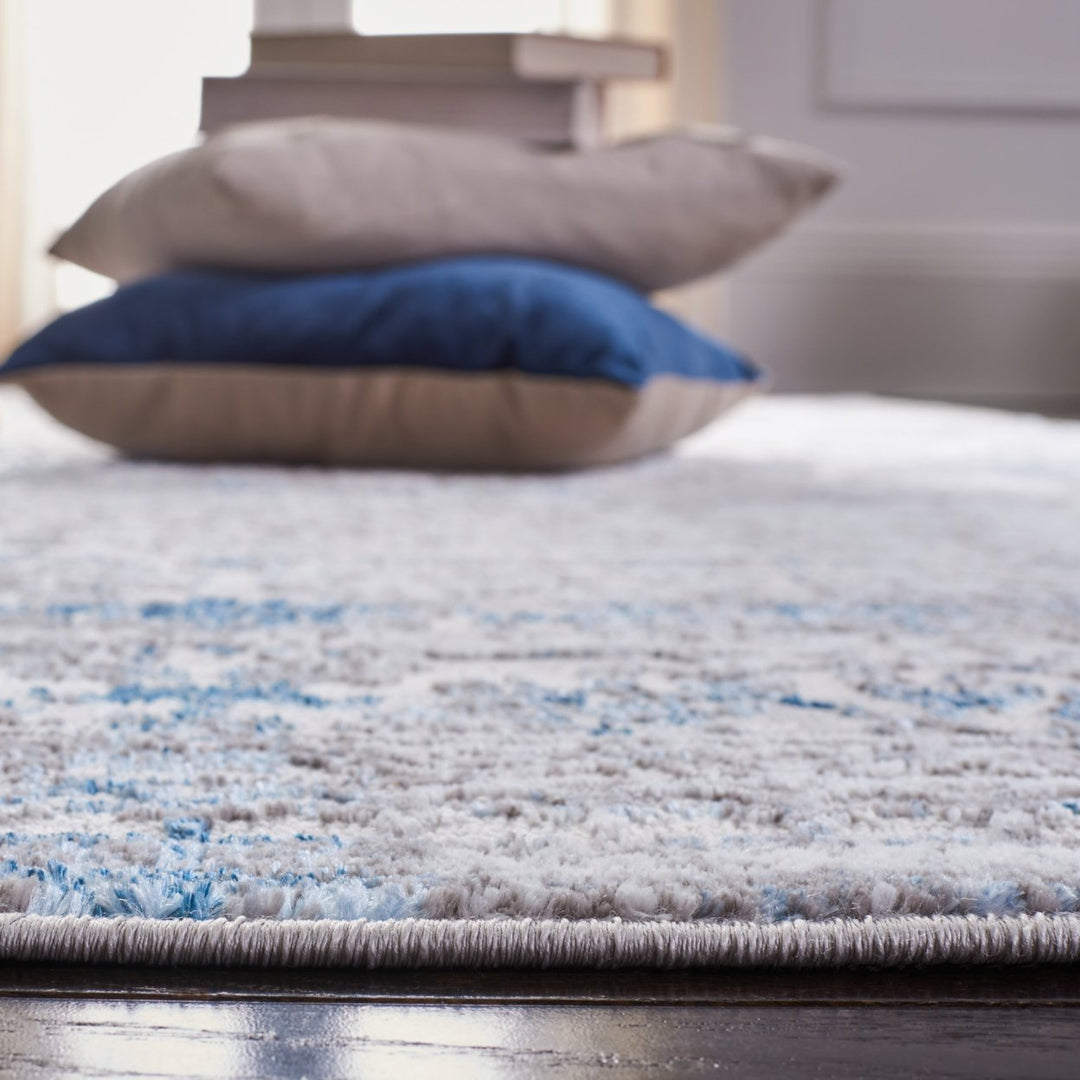 SAFAVIEH Amelia Collection ALA298F Grey / Blue Rug Image 8