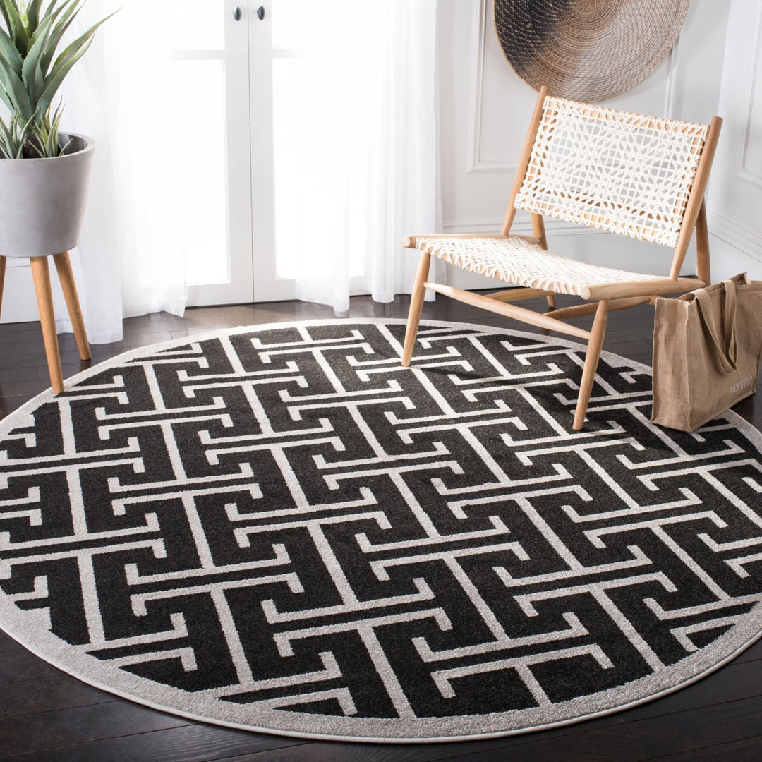 SAFAVIEH Amherst AMT404G Anthracite / Light Grey Rug Image 2