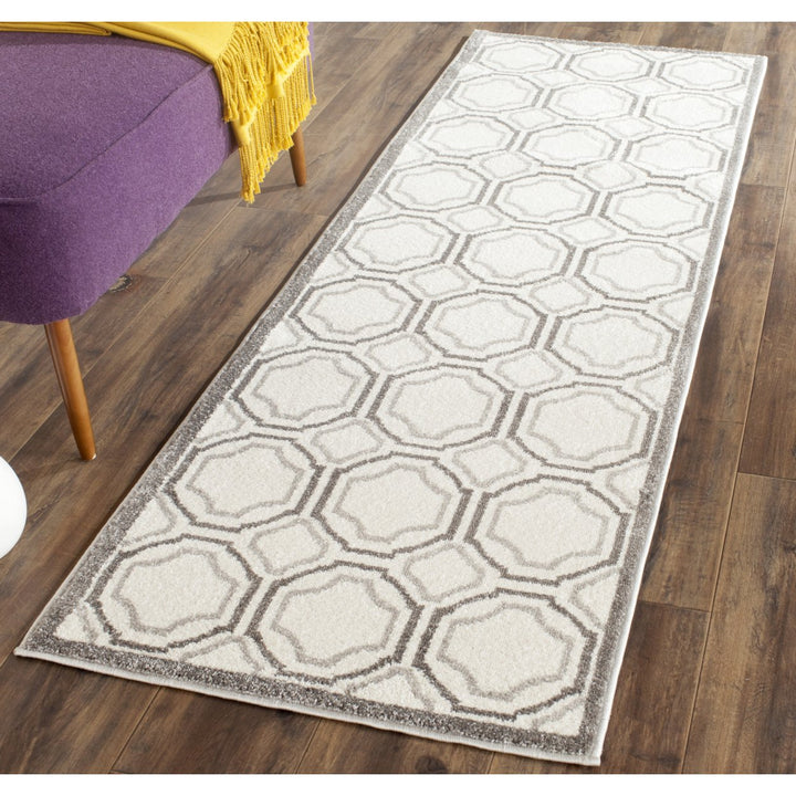 SAFAVIEH Amherst Collection AMT411E Ivory/Light Grey Rug Image 3