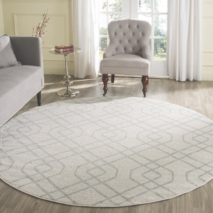 SAFAVIEH Amherst Collection AMT407K Ivory/Light Grey Rug Image 2