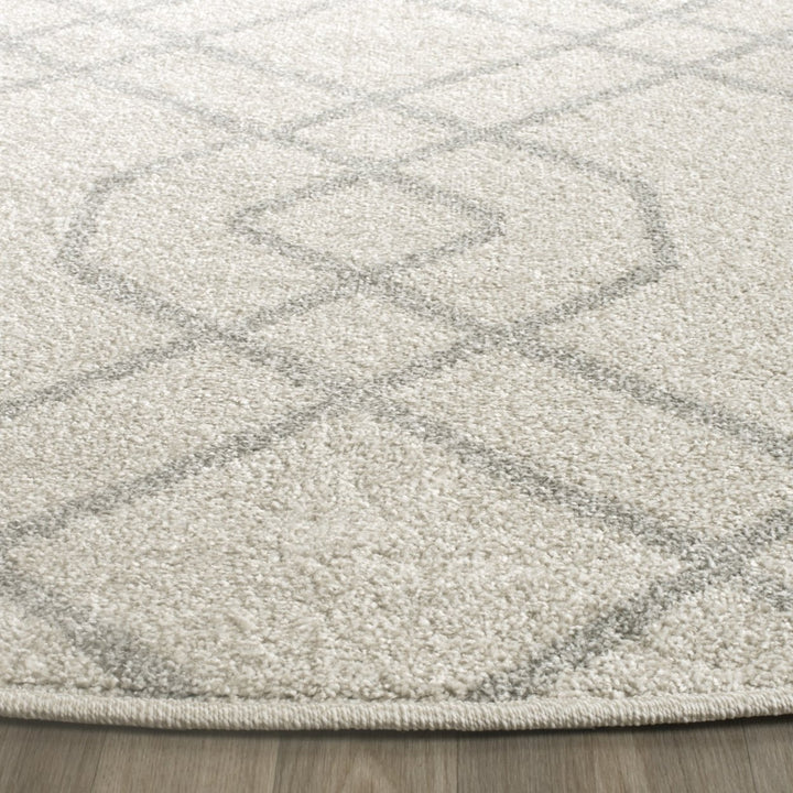 SAFAVIEH Amherst Collection AMT407K Ivory/Light Grey Rug Image 4