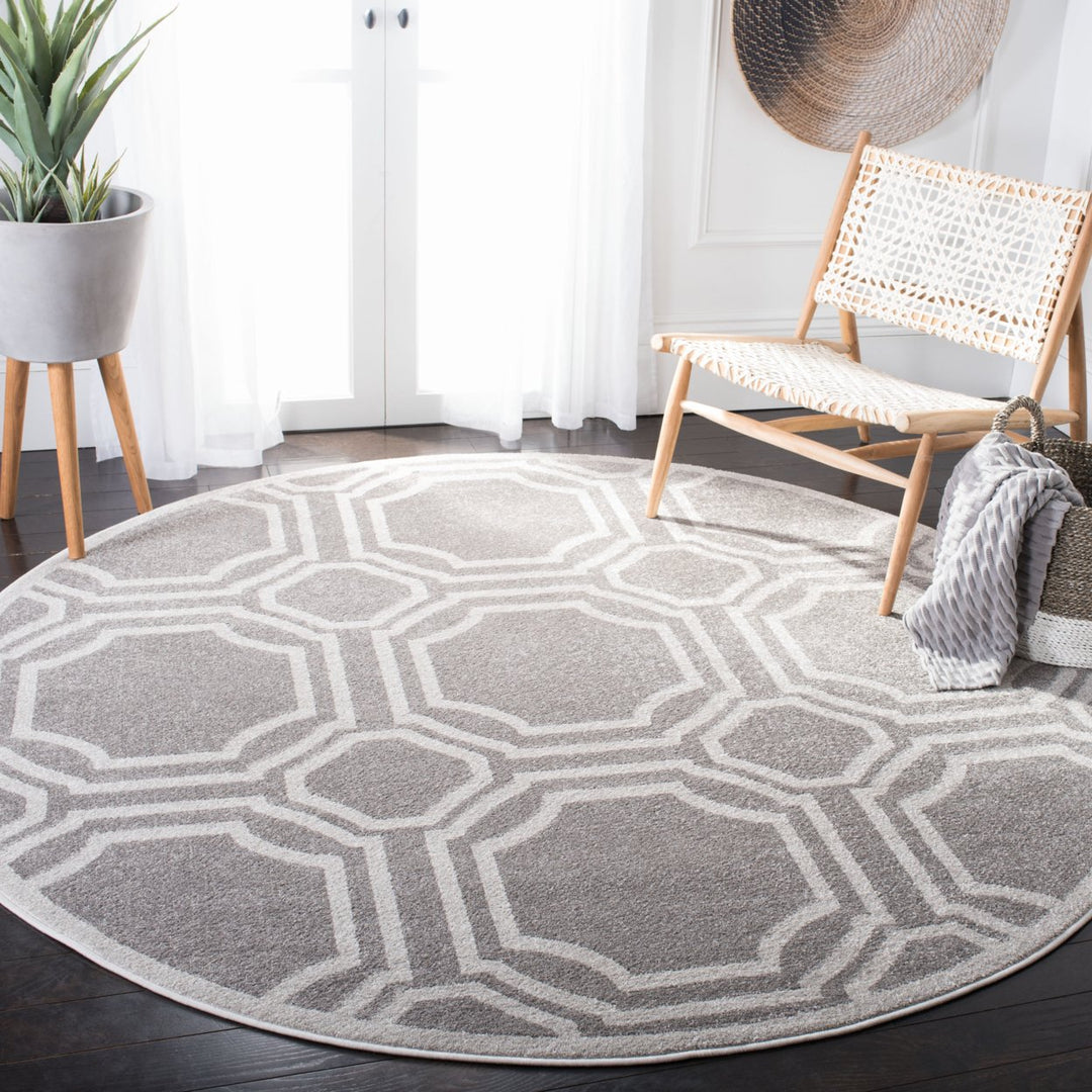 SAFAVIEH Amherst Collection AMT411C Grey / Light Grey Rug Image 2