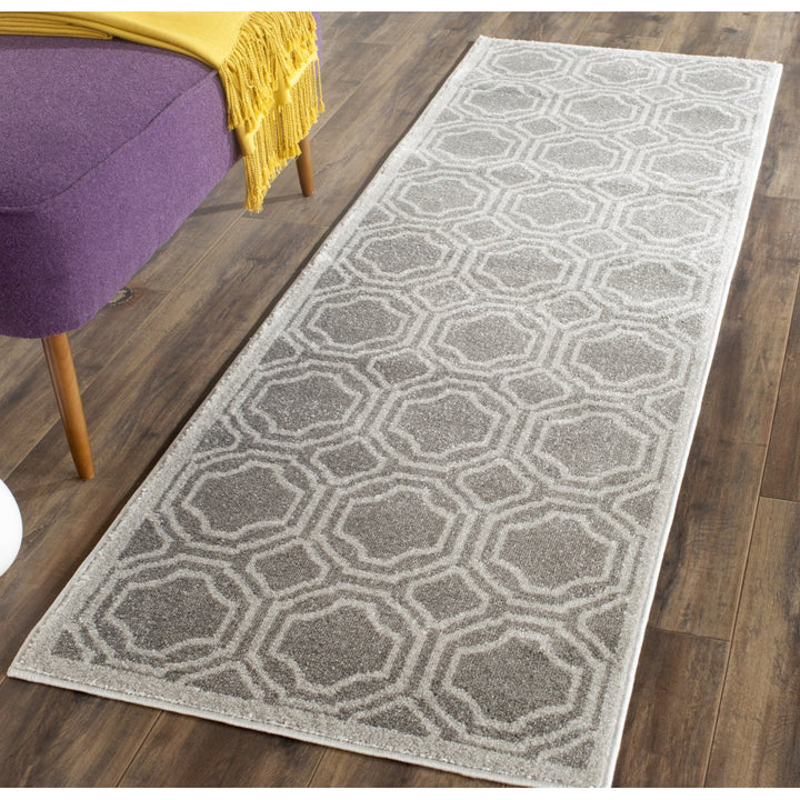 SAFAVIEH Amherst Collection AMT411C Grey / Light Grey Rug Image 3