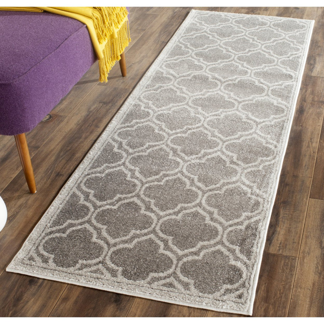 SAFAVIEH Amherst Collection AMT412C Grey / Light Grey Rug Image 3