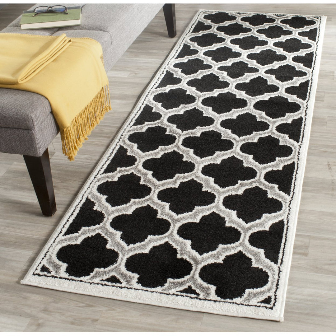 SAFAVIEH Amherst Collection AMT412G Anthracite/Ivory Rug Image 3