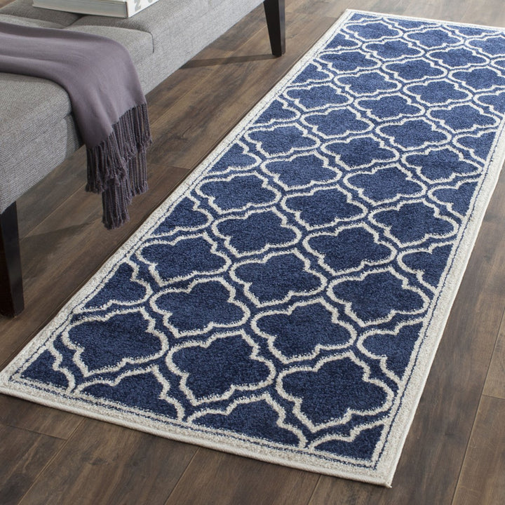 SAFAVIEH Amherst Collection AMT412P Navy / Ivory Rug Image 3