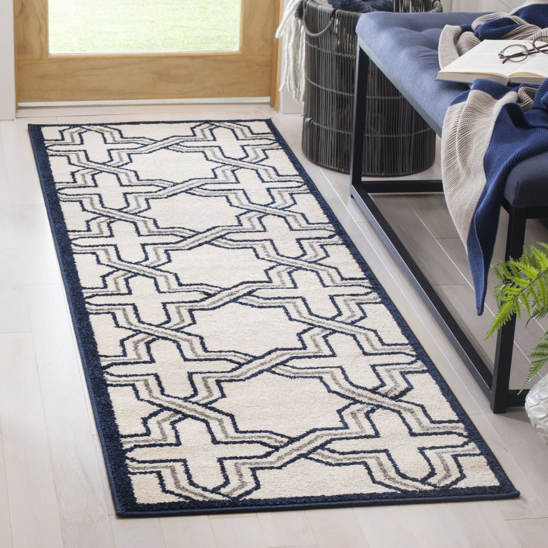 SAFAVIEH Amherst Collection AMT413M Ivory / Navy Rug Image 3