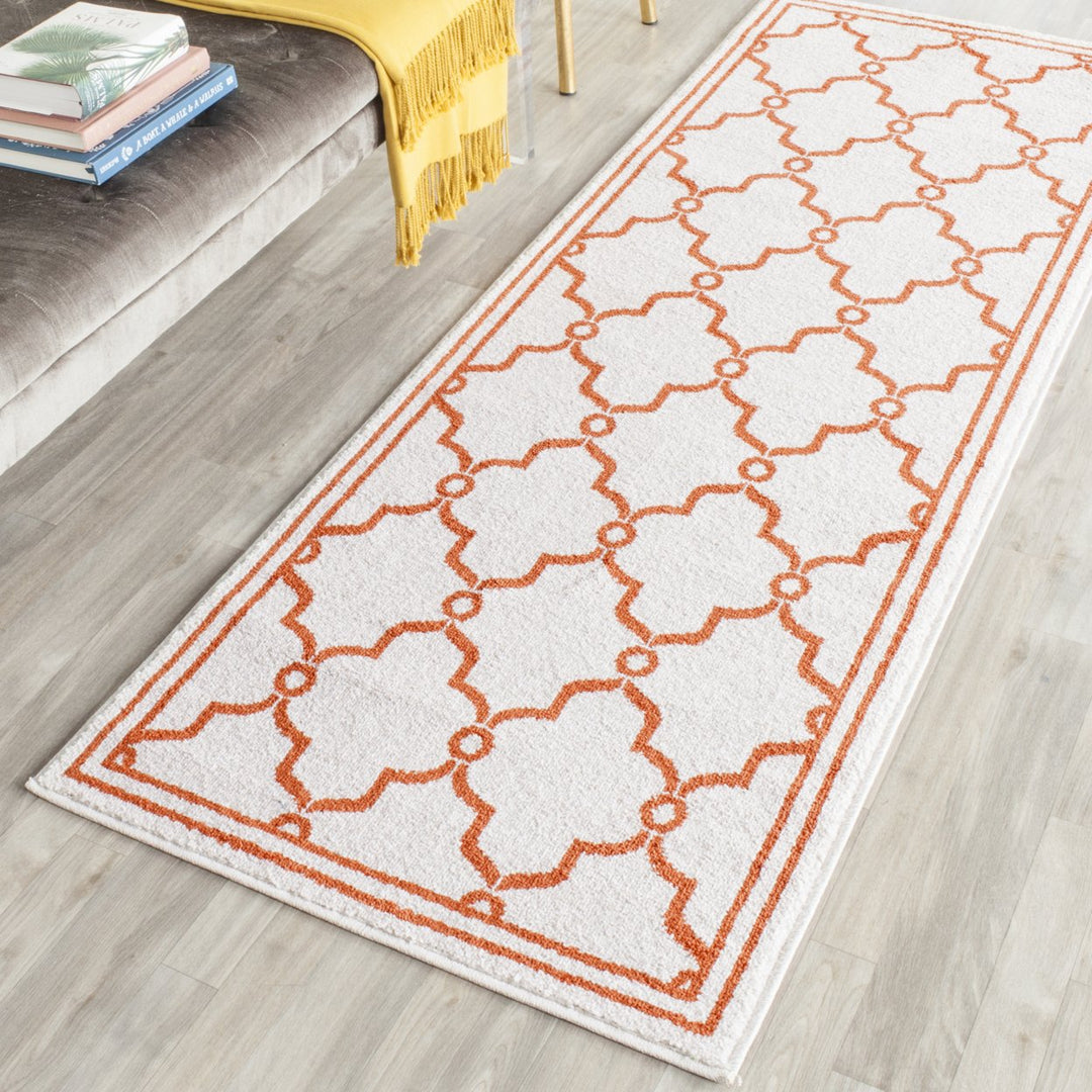 SAFAVIEH Amherst Collection AMT414F Beige / Orange Rug Image 3