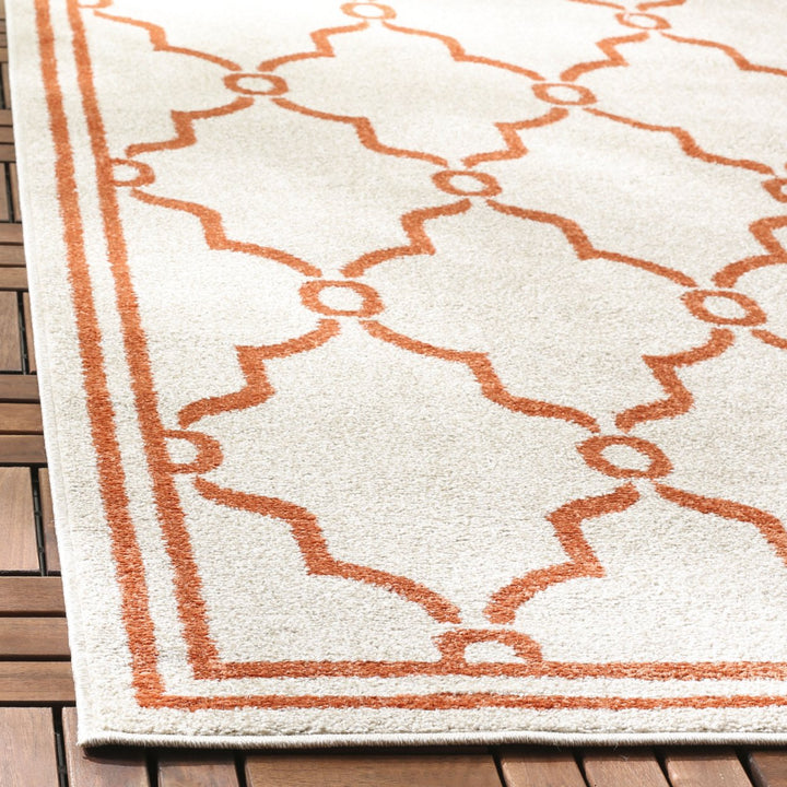 SAFAVIEH Amherst Collection AMT414F Beige / Orange Rug Image 8