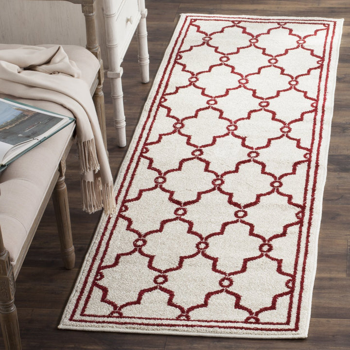 SAFAVIEH Amherst Collection AMT414H Ivory / Red Rug Image 3