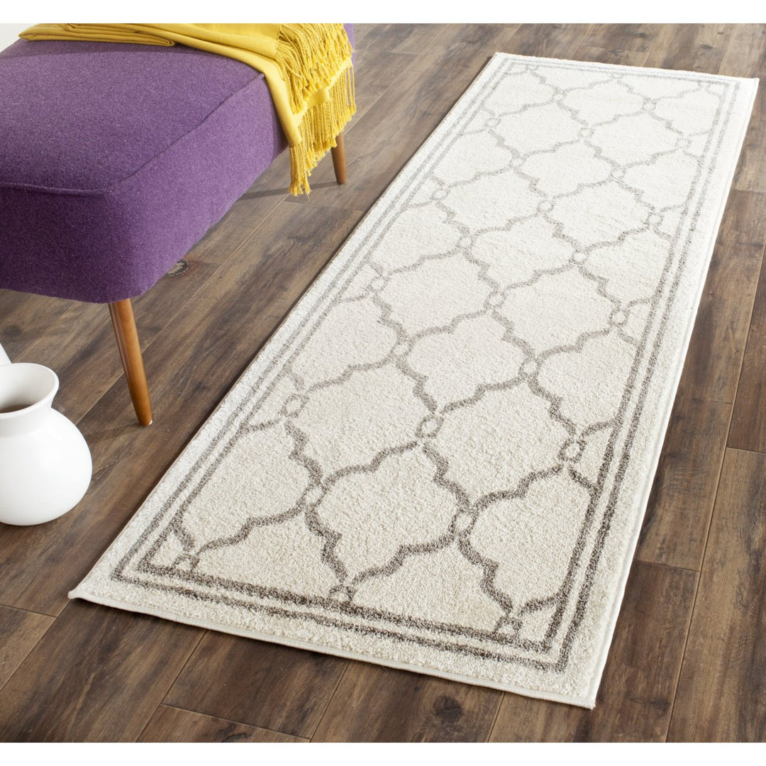 SAFAVIEH Amherst Collection AMT414K Ivory / Grey Rug Image 3