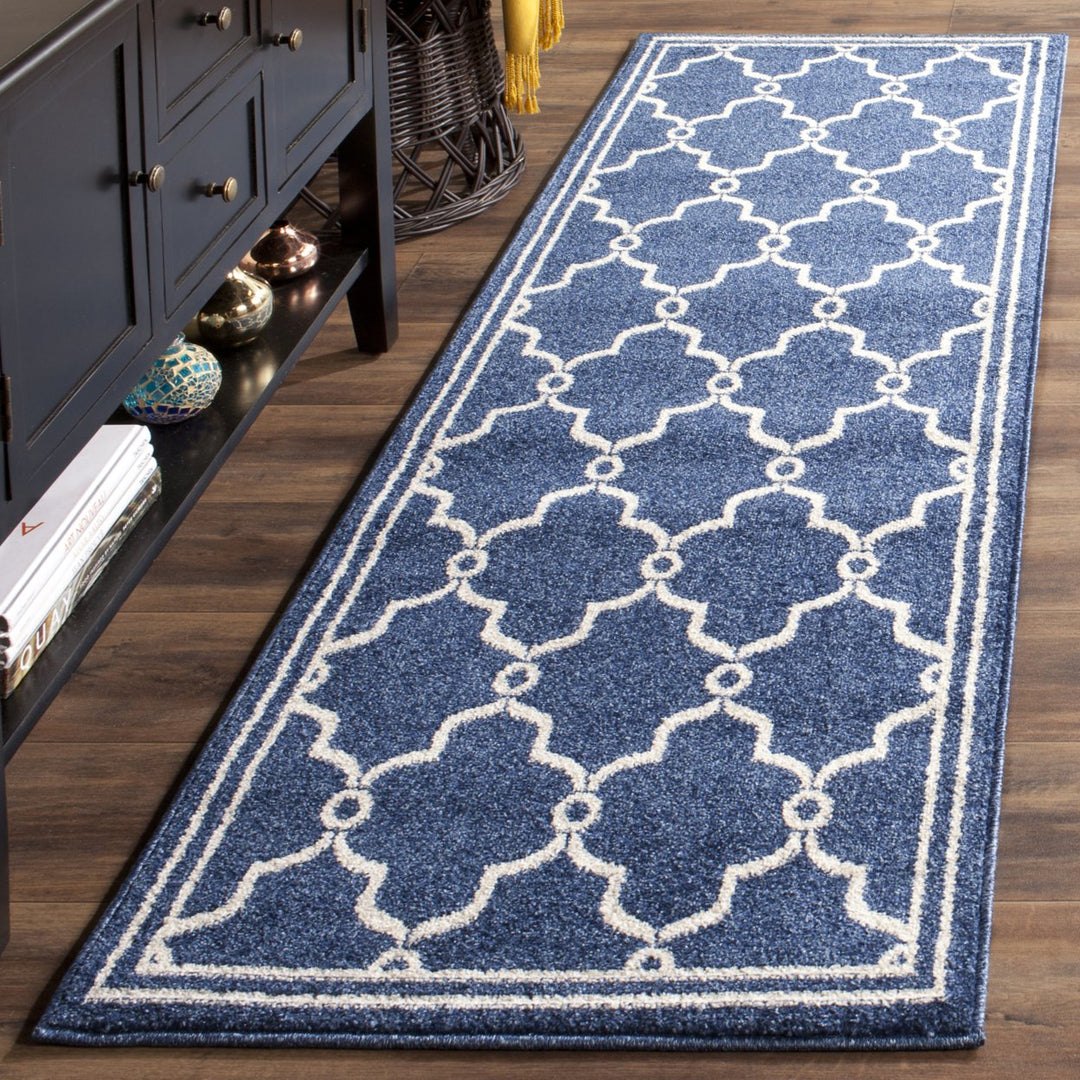 SAFAVIEH Amherst Collection AMT414P Navy / Beige Rug Image 3