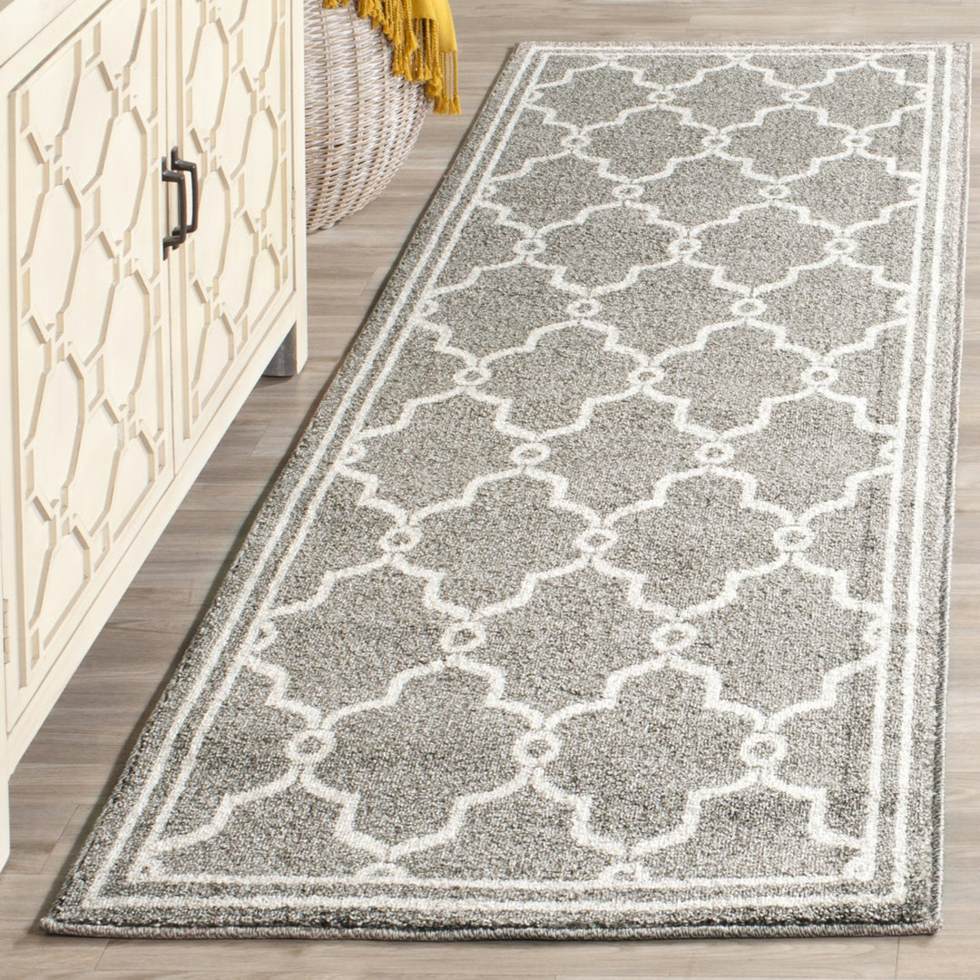 SAFAVIEH Amherst Collection AMT414R Dark Grey / Beige Rug Image 3