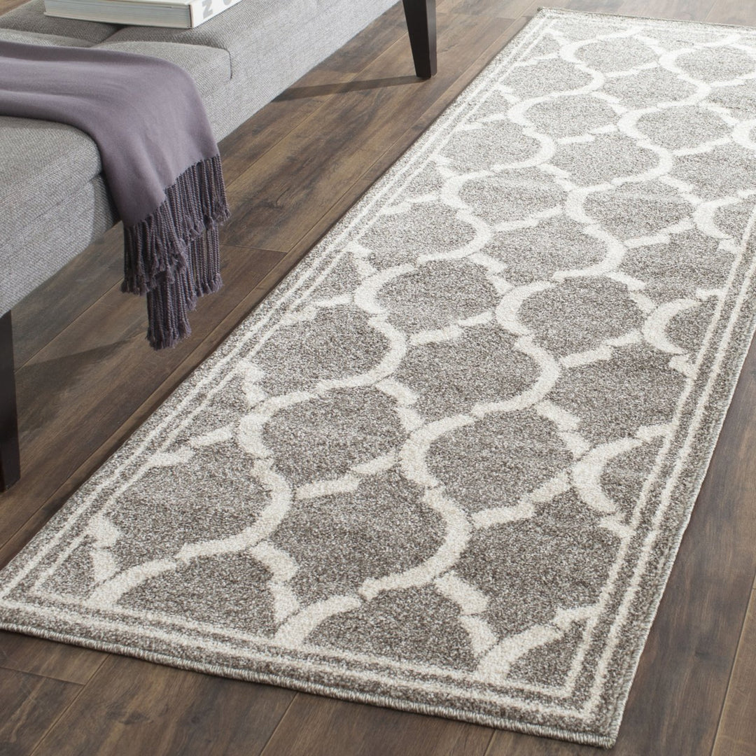 SAFAVIEH Amherst Collection AMT415R Dark Grey / Beige Rug Image 3