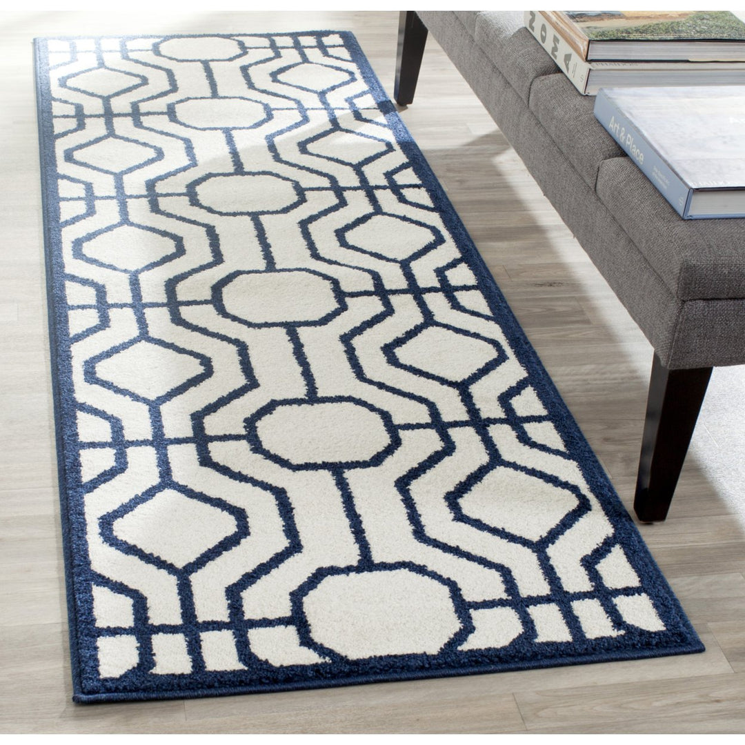 SAFAVIEH Amherst Collection AMT416M Ivory / Navy Rug Image 3