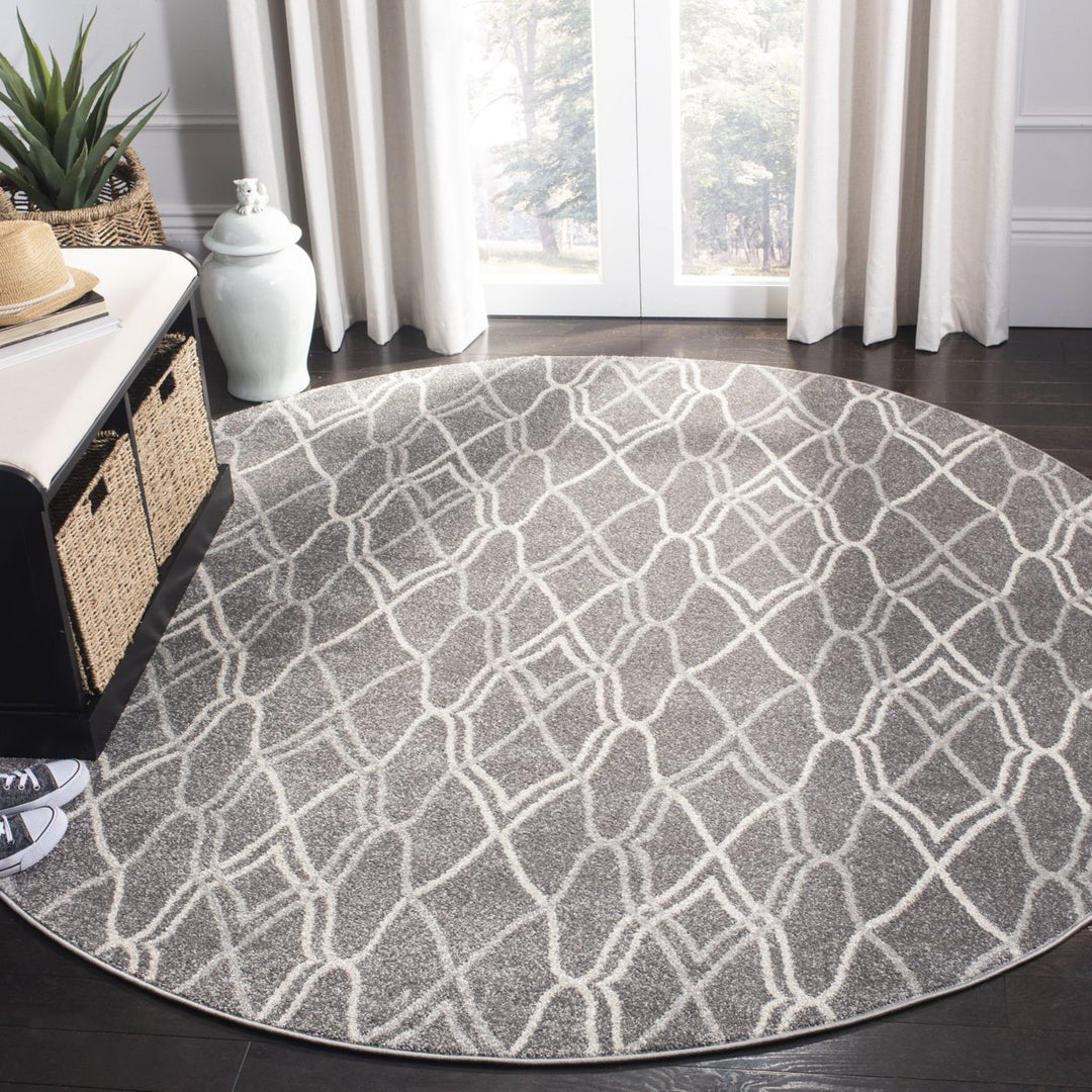 SAFAVIEH Amherst Collection AMT417C Grey / Light Grey Rug Image 2