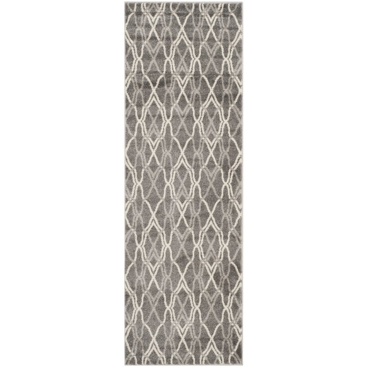 SAFAVIEH Amherst Collection AMT417C Grey / Light Grey Rug Image 1