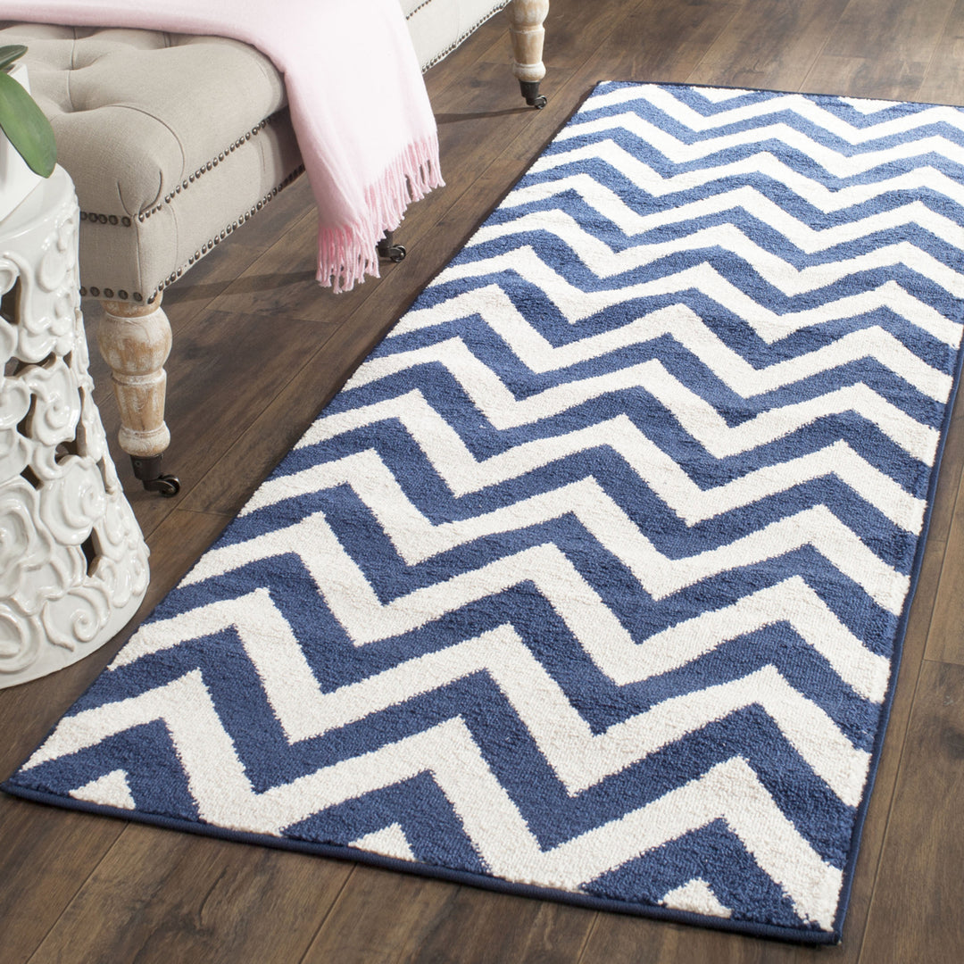 SAFAVIEH Amherst Collection AMT419P Navy / Beige Rug Image 3