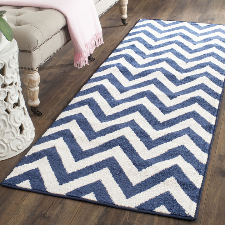 SAFAVIEH Amherst Collection AMT419P Navy / Beige Rug Image 3