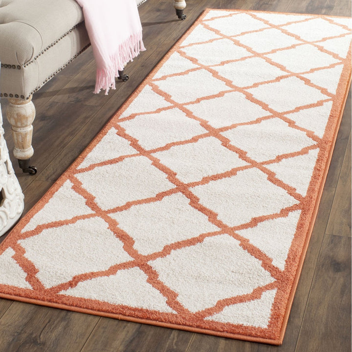 SAFAVIEH Amherst Collection AMT421F Beige / Orange Rug Image 3