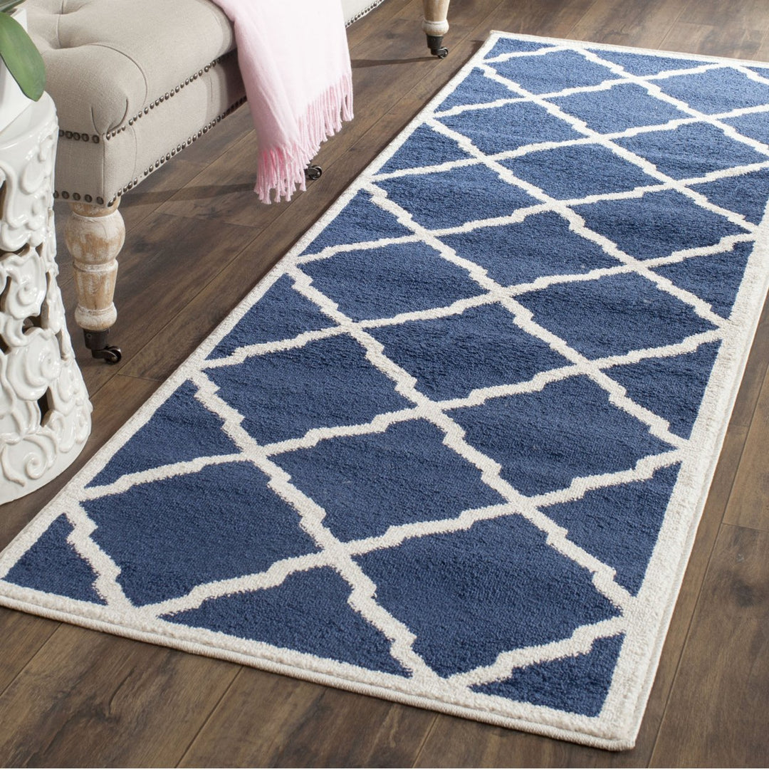 SAFAVIEH Amherst Collection AMT421P Navy / Beige Rug Image 3