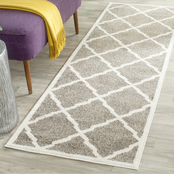 SAFAVIEH Amherst Collection AMT421R Dark Grey / Beige Rug Image 3