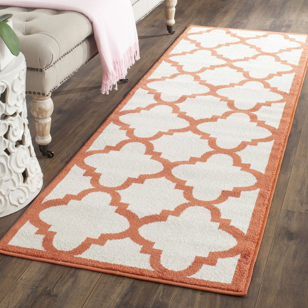 SAFAVIEH Amherst Collection AMT423F Beige / Orange Rug Image 3